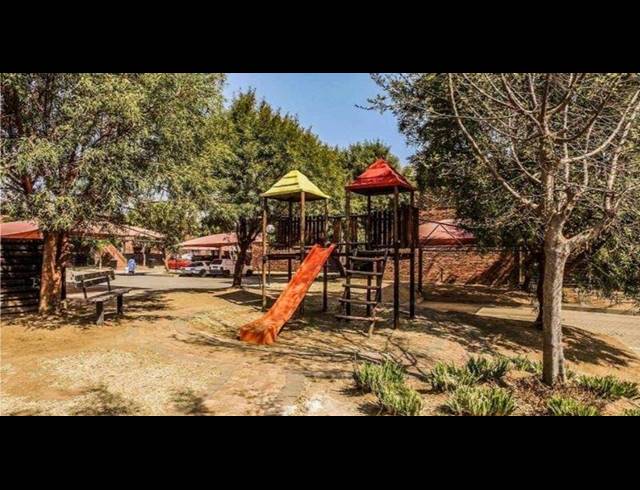 3 BEDROOM TOWNHOUSE FOR SALE IN SONNEVELD